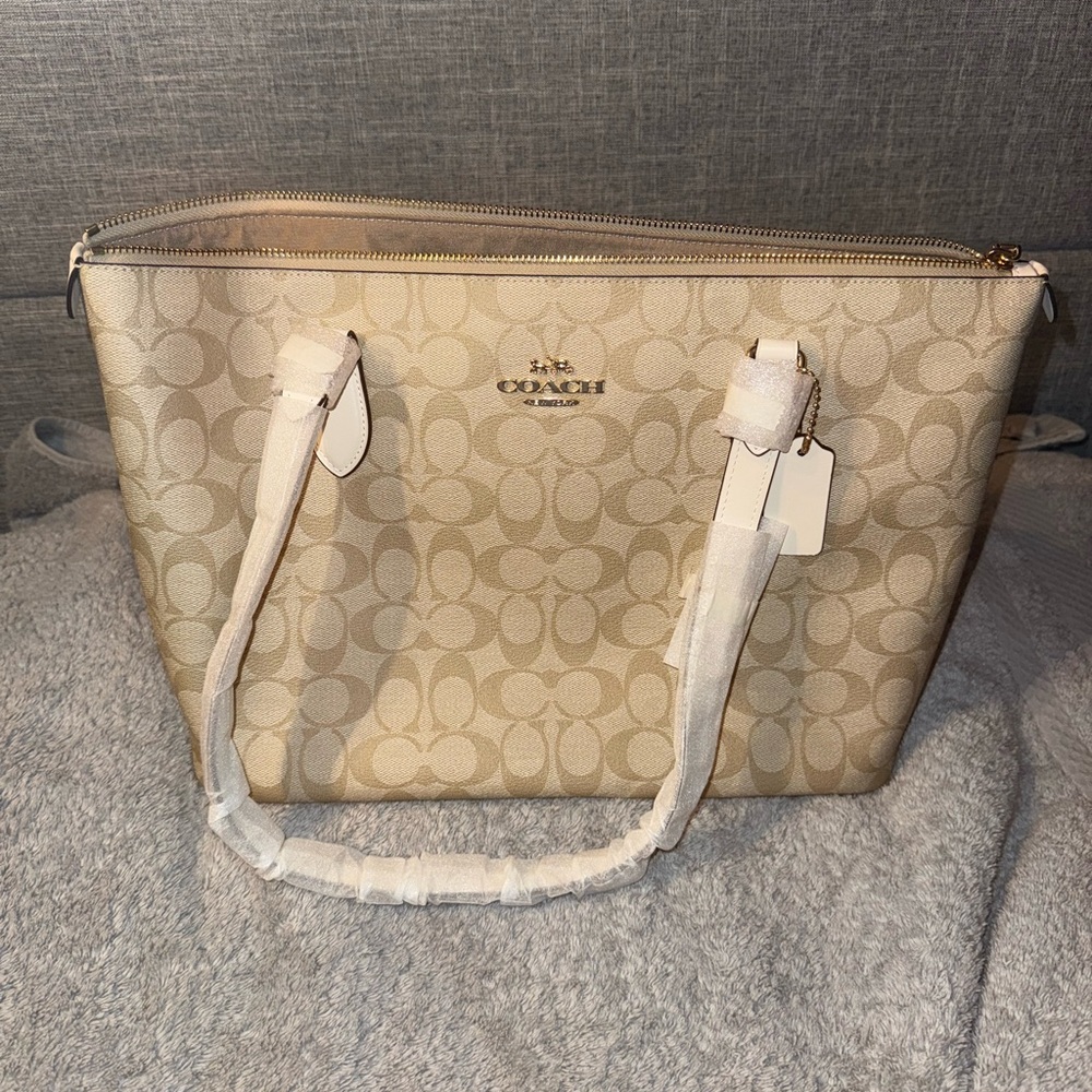 COPY - BNWT coach gallery tote bag